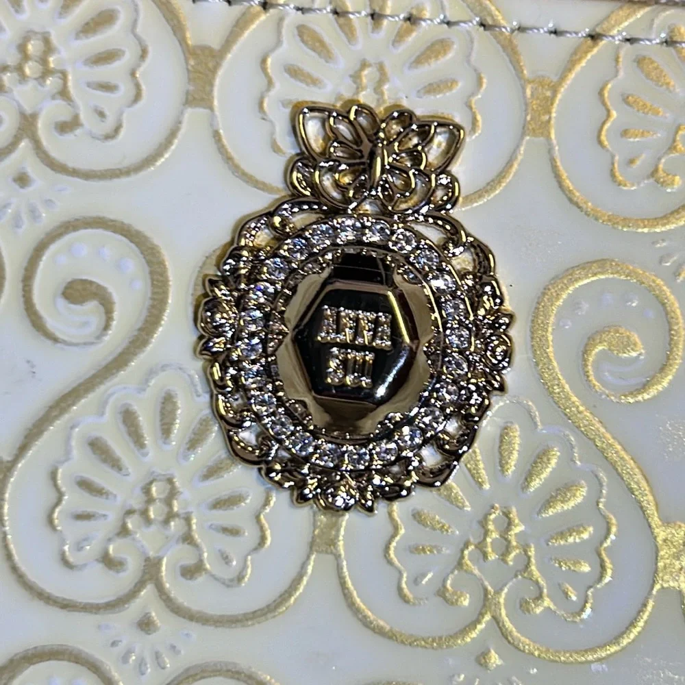 NWT Anna Sui Zip Around Wallet